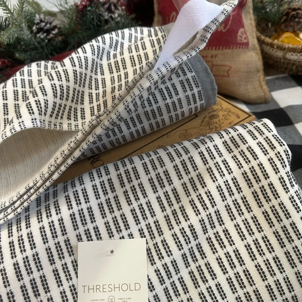 New Threshold Luxury Bath Towel Set Modern Pinstripe 2 30x50 Bath Hook Loops